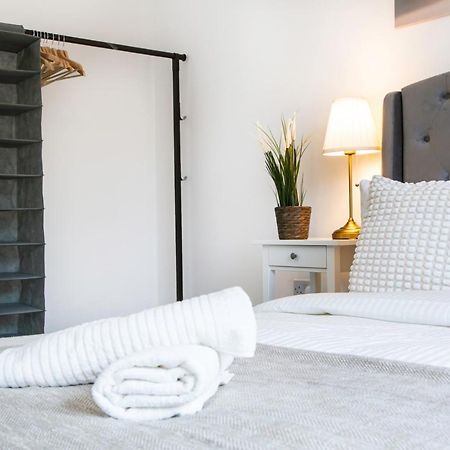 Cozy Townhouse In The Heart Of Greater Manchester Villa Esterno foto
