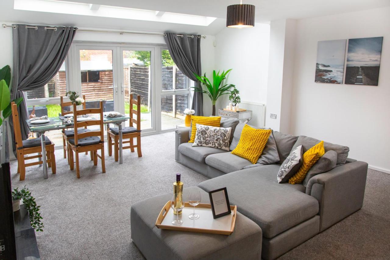 Cozy Townhouse In The Heart Of Greater Manchester Villa Esterno foto