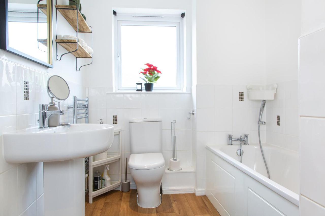 Cozy Townhouse In The Heart Of Greater Manchester Villa Esterno foto