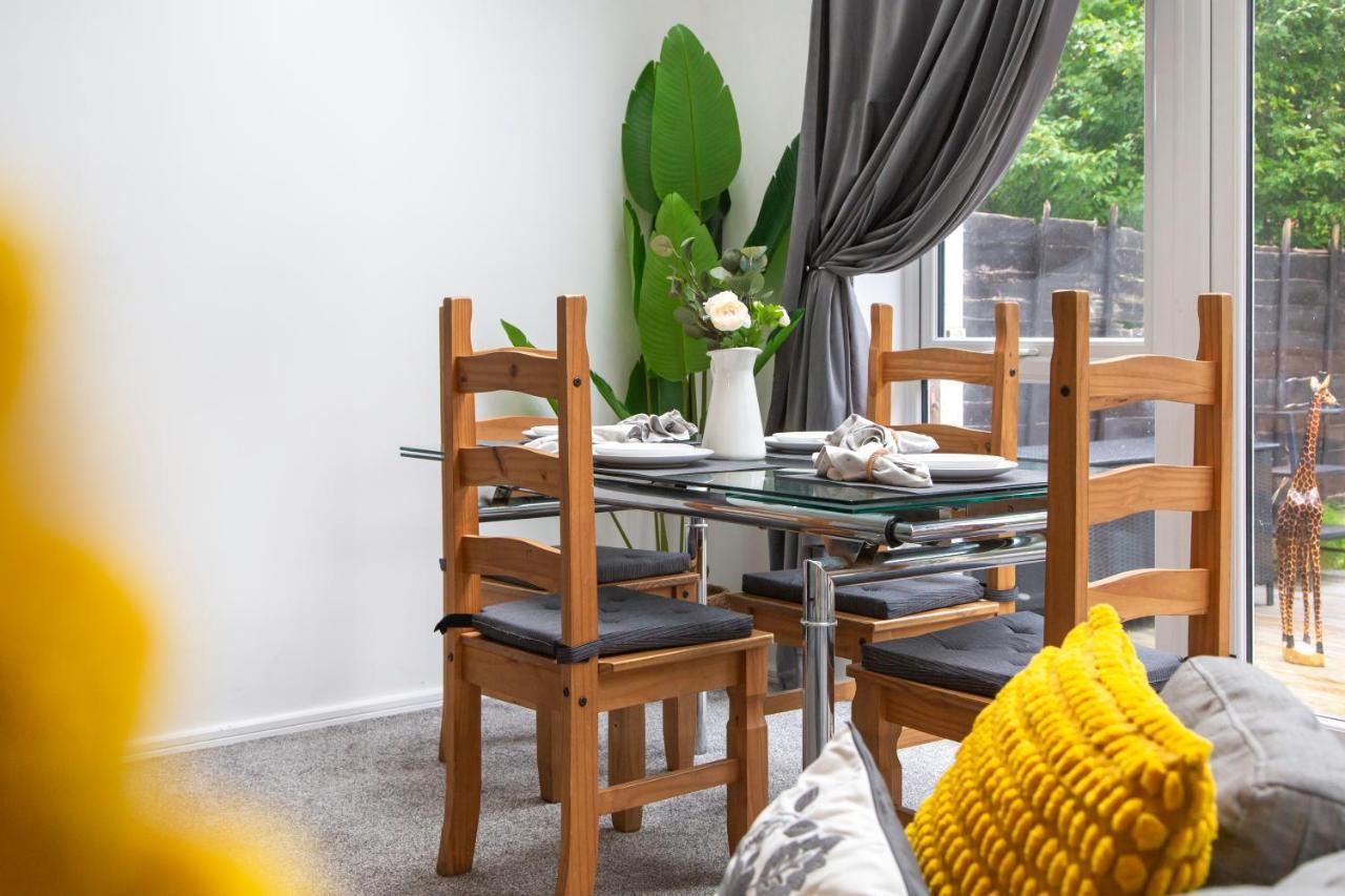 Cozy Townhouse In The Heart Of Greater Manchester Villa Esterno foto