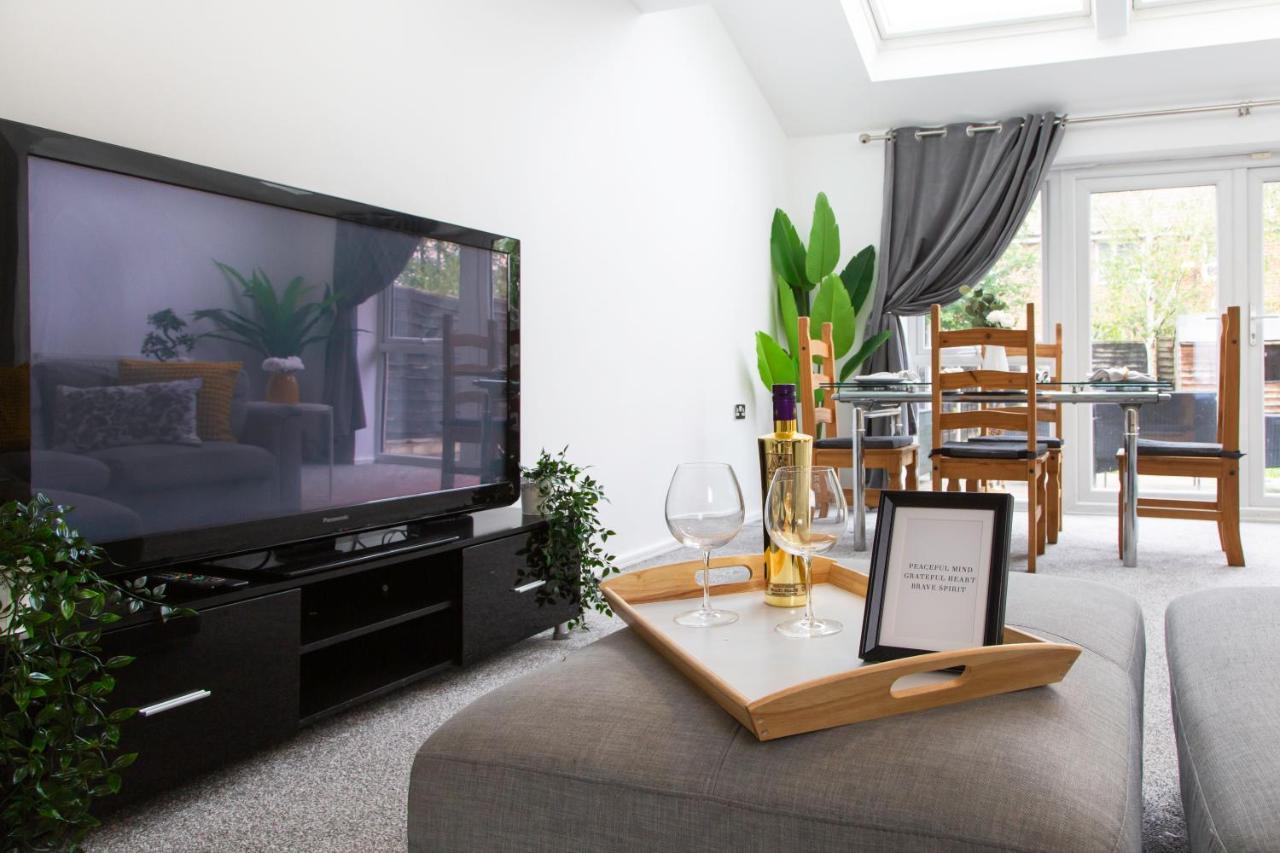 Cozy Townhouse In The Heart Of Greater Manchester Villa Esterno foto