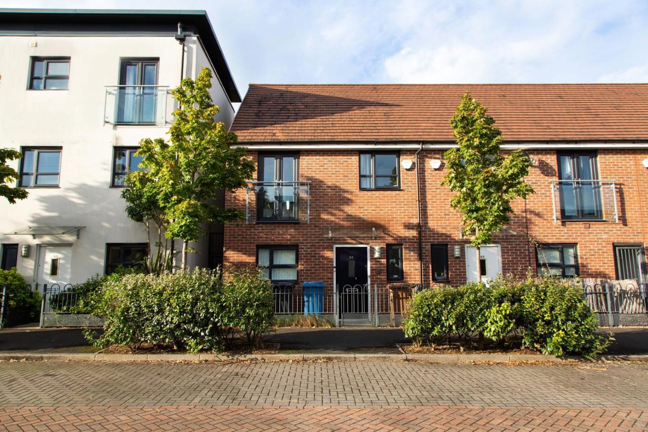 Cozy Townhouse In The Heart Of Greater Manchester Villa Esterno foto